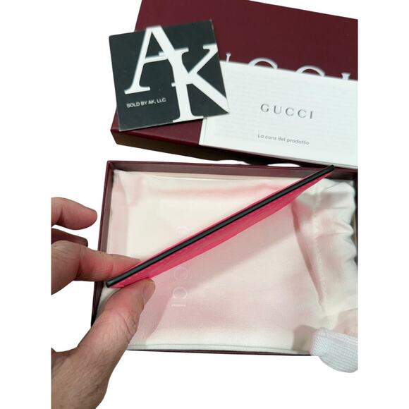 Gucci Unisex Rubber Effect Neon Bright Pink GG Logo Card Holder Case - Picture 3 of 7